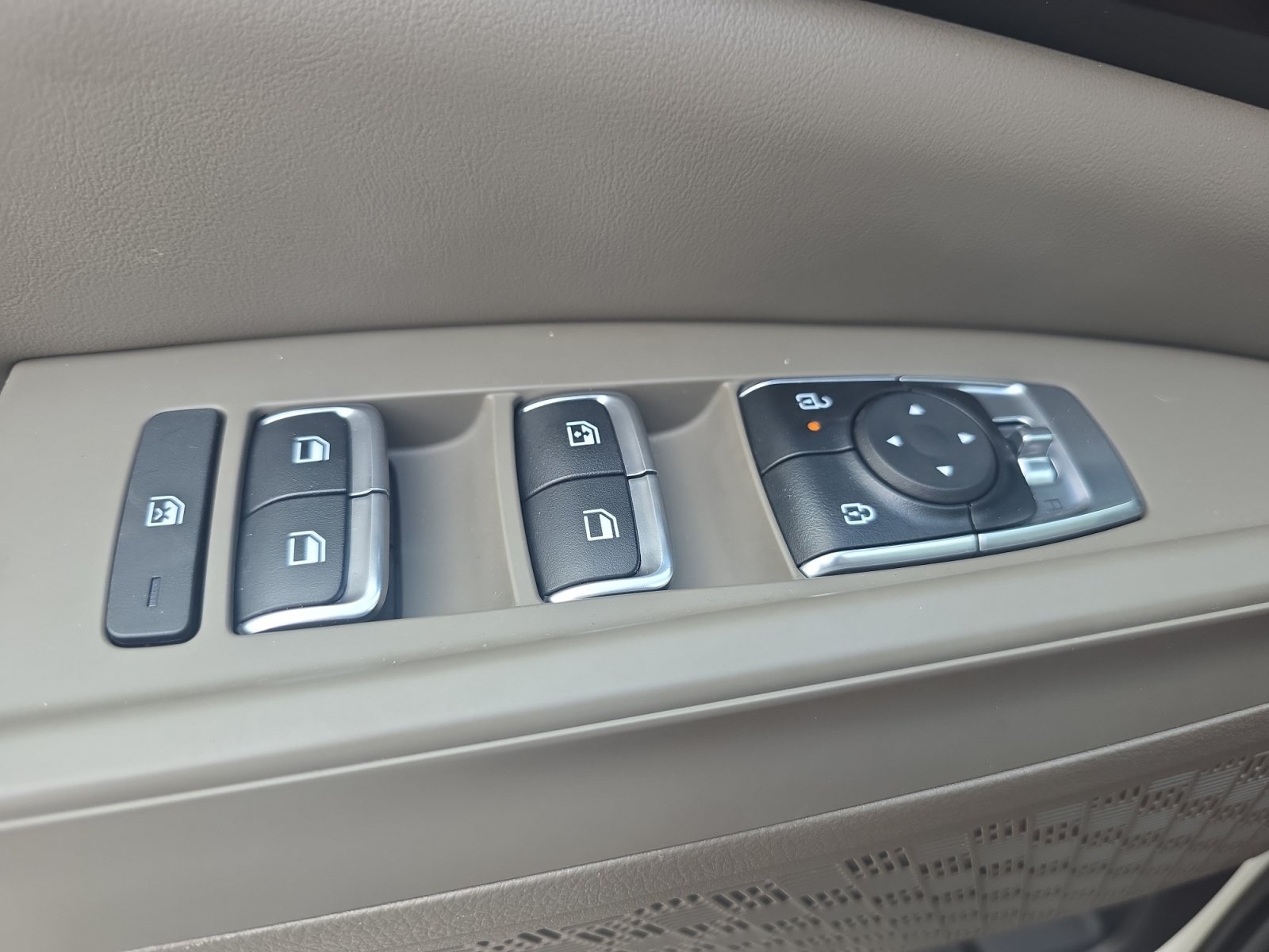 Certified 2026 Kia Carnival LX FWD image 27