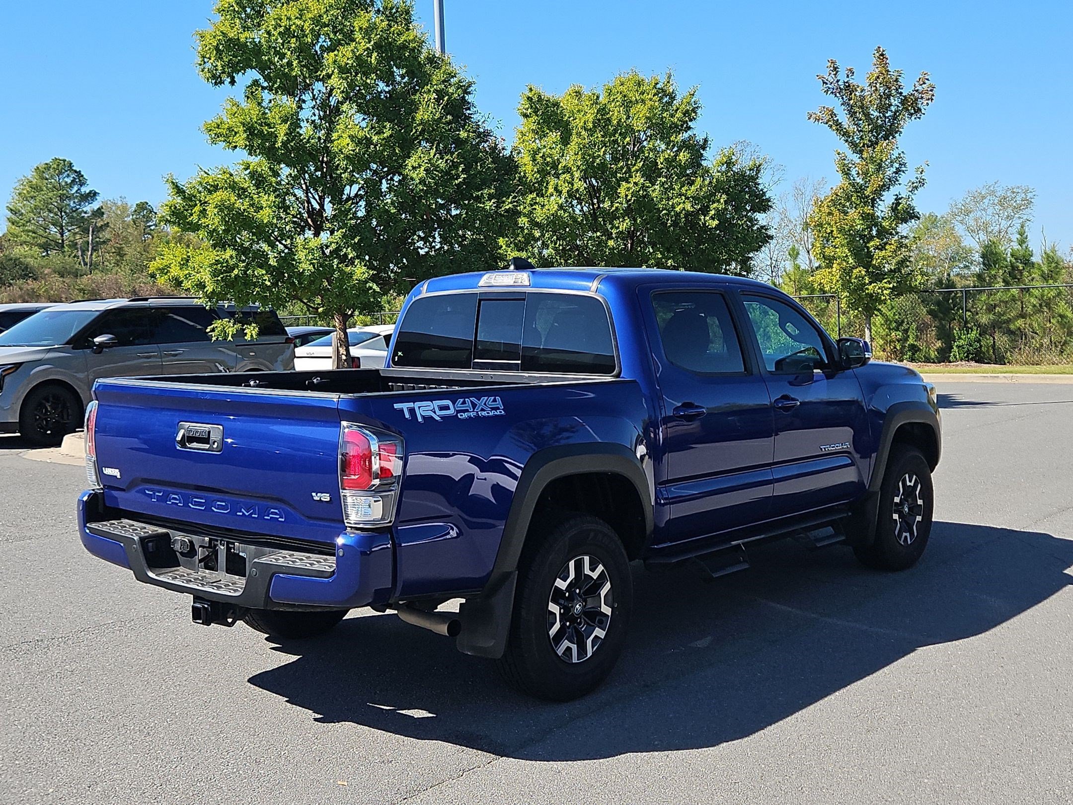 Used 2023 Toyota Tacoma TRD Off-Road w/ Technology Package AWD/4WD image 7