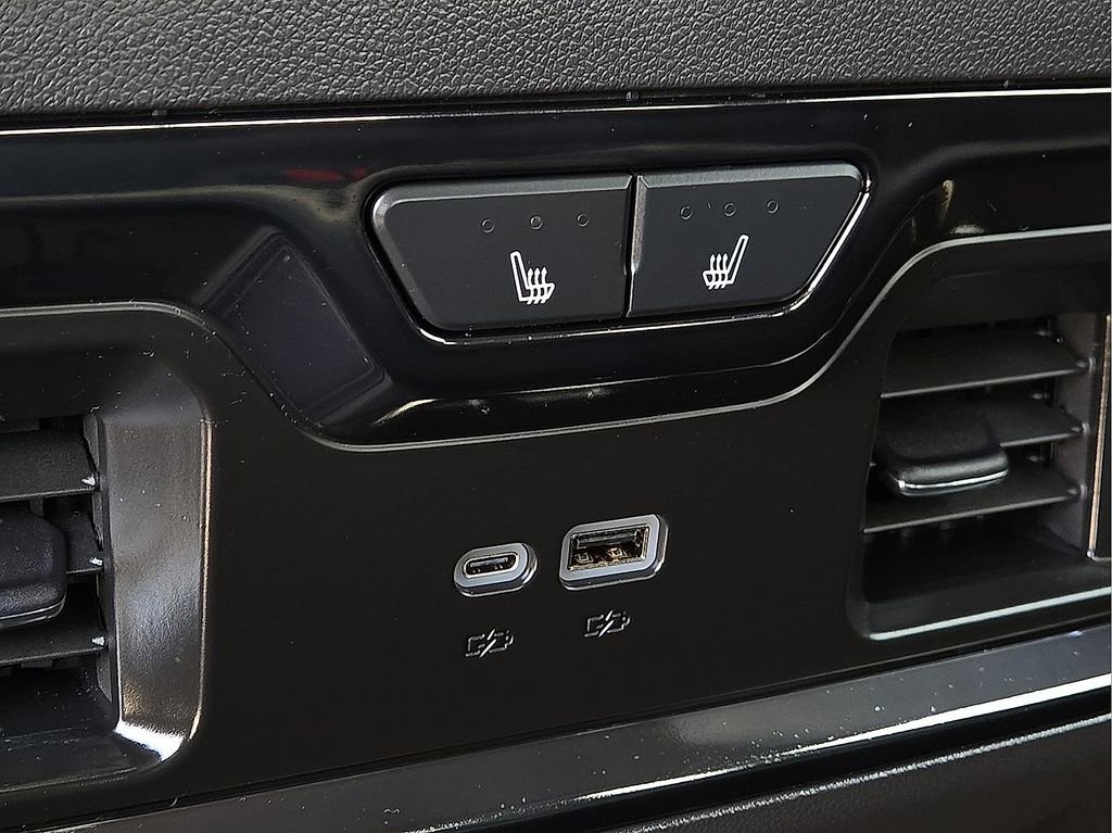 Used 2024 GMC Sierra 1500 AT4 w/ Technology Package image 11