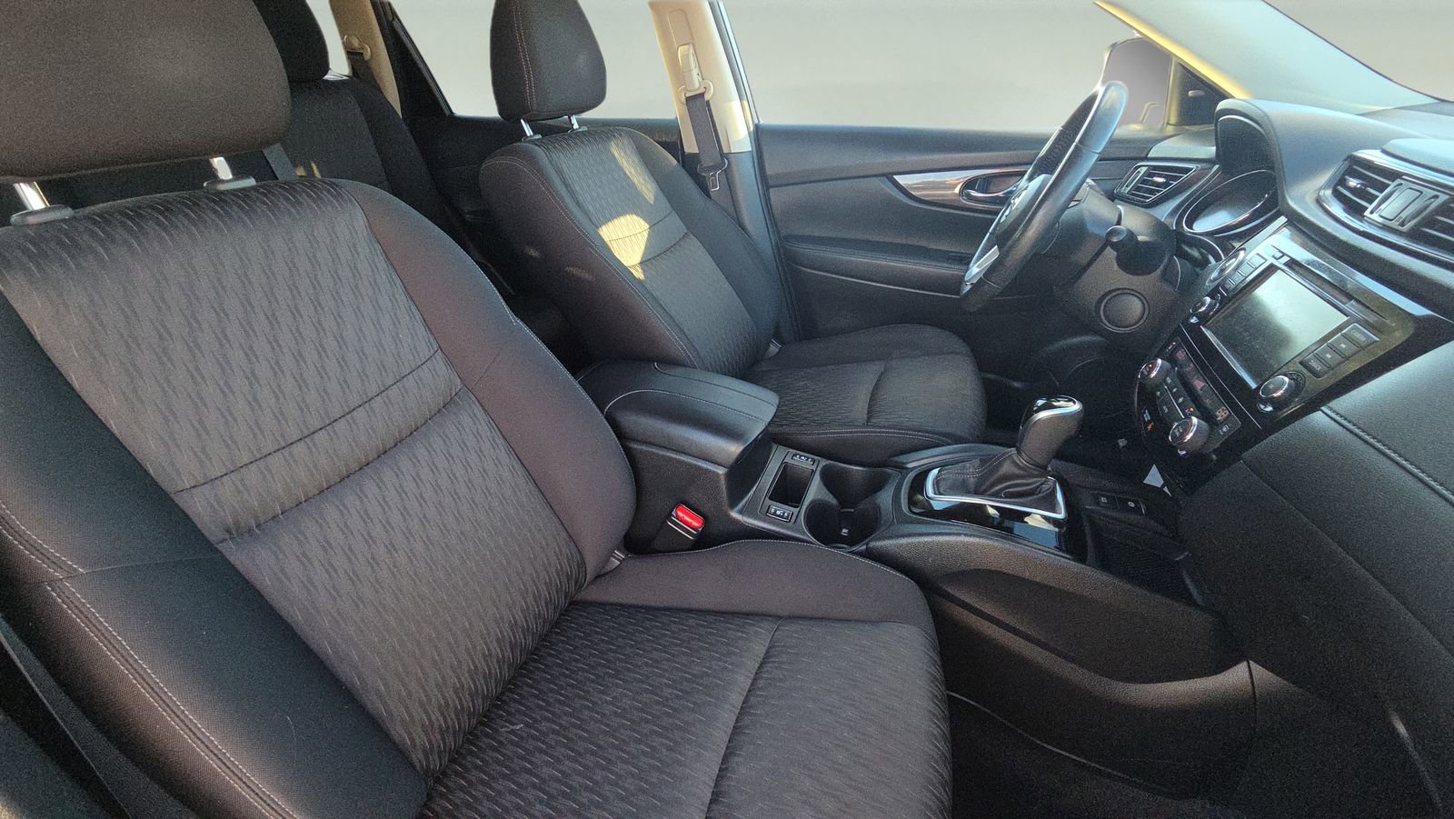 Used 2019 Nissan Rogue SV w/ Premium Package image 25