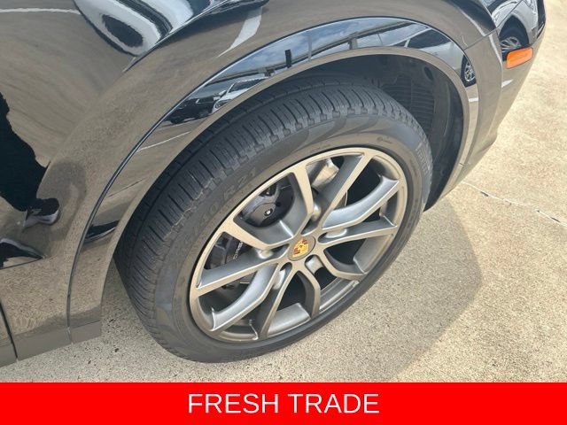 Used 2022 Porsche Cayenne Platinum Edition AWD/4WD image 17