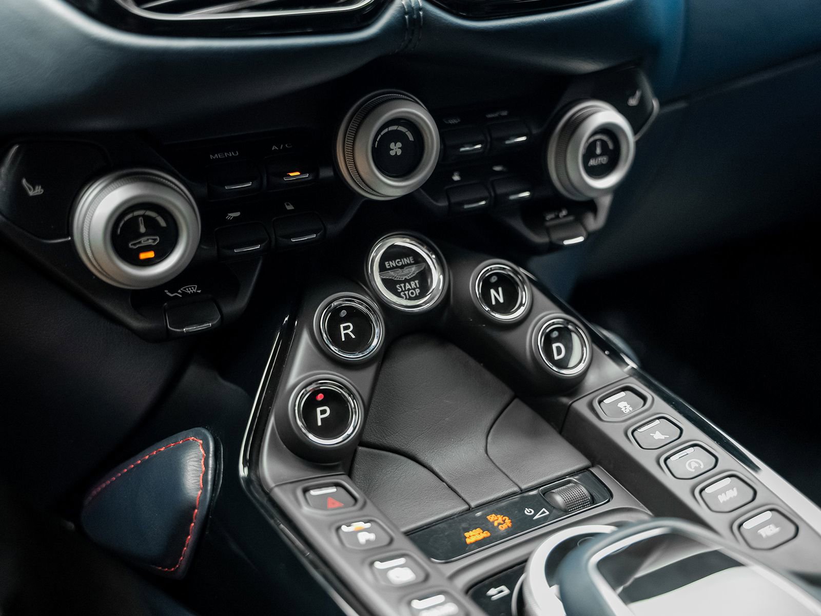 Used 2020 Aston Martin V8 Vantage Coupe RWD image 48