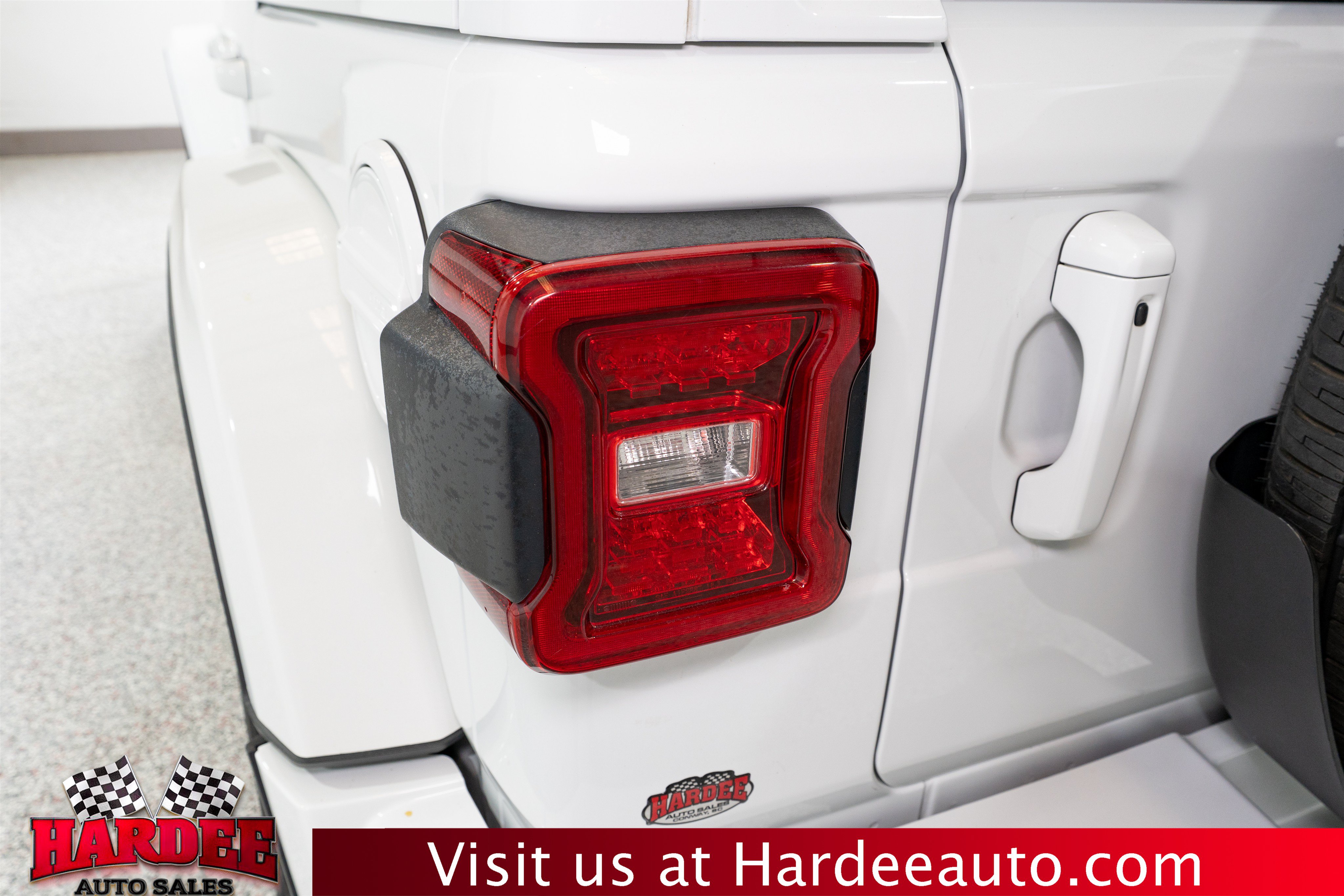Used 2020 Jeep Wrangler Unlimited Sahara AWD/4WD image 9