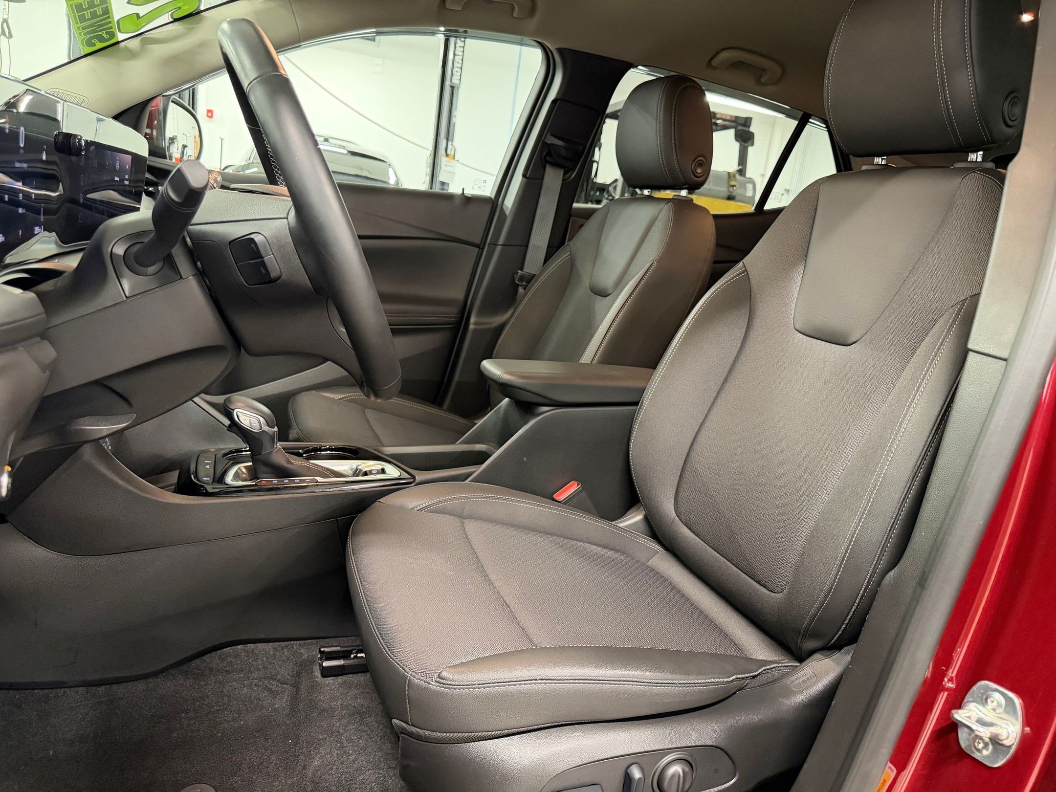 Used 2024 Buick Encore GX Preferred w/ Comfort Package FWD image 5