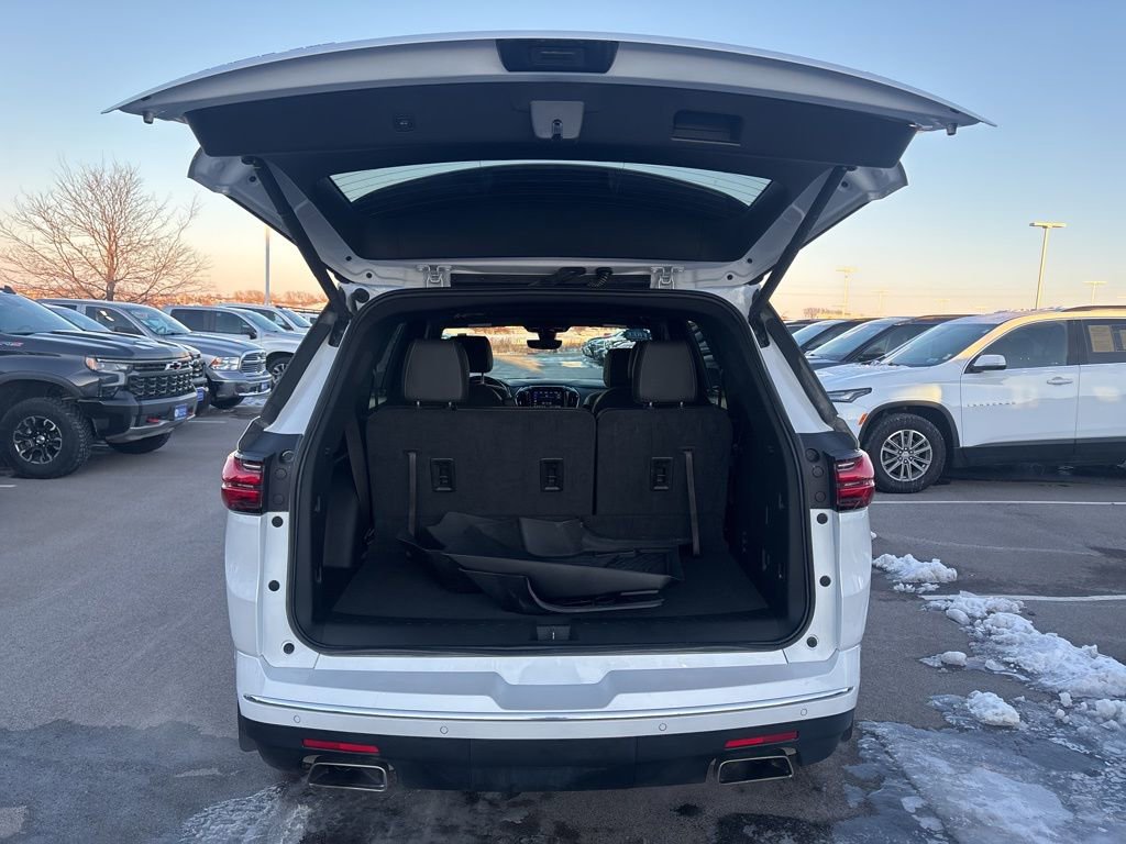 Used 2023 Chevrolet Traverse Premier image 12