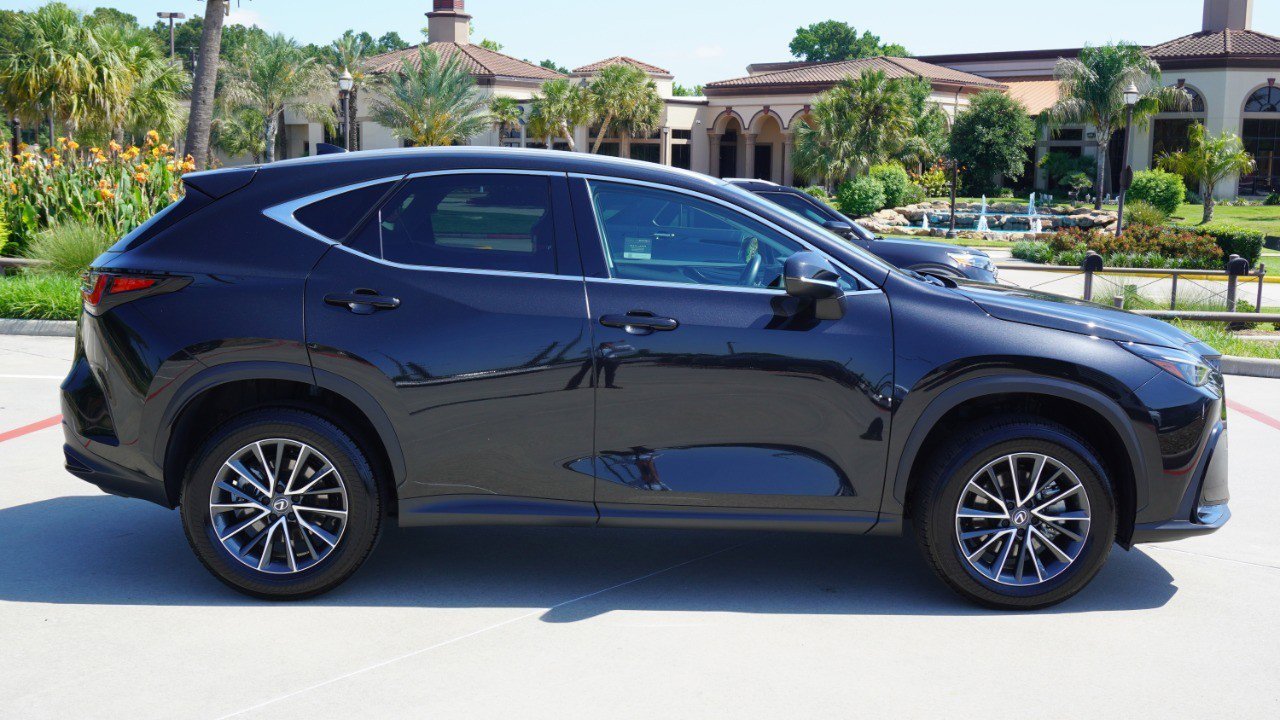 Used 2025 Lexus NX 250 FWD w/ Accessory Package (Z1) image 4