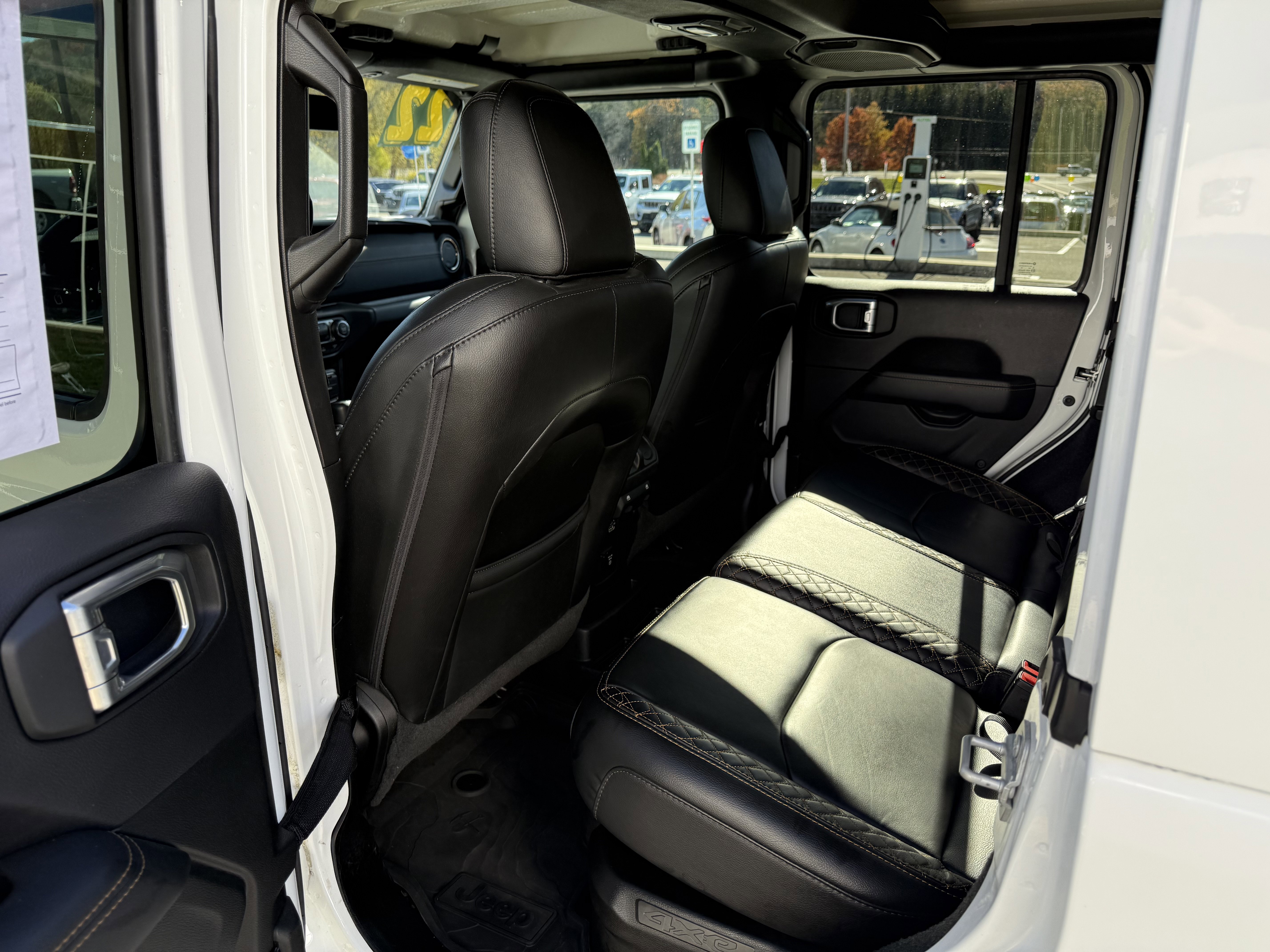 Used 2022 Jeep Wrangler Unlimited Sahara image 8