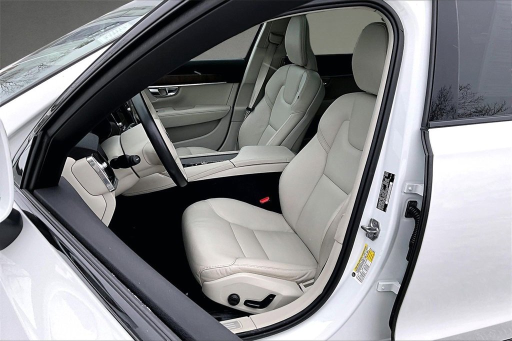 Used 2021 Volvo V90 T6 Cross Country image 20