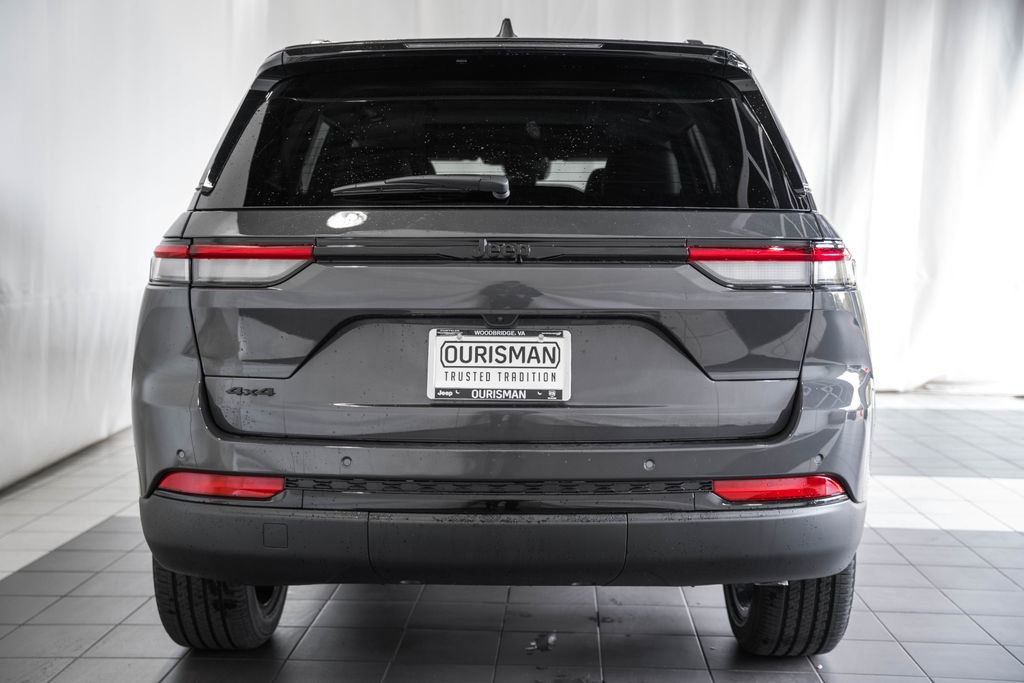 New 2025 Jeep Grand Cherokee Altitude image 5