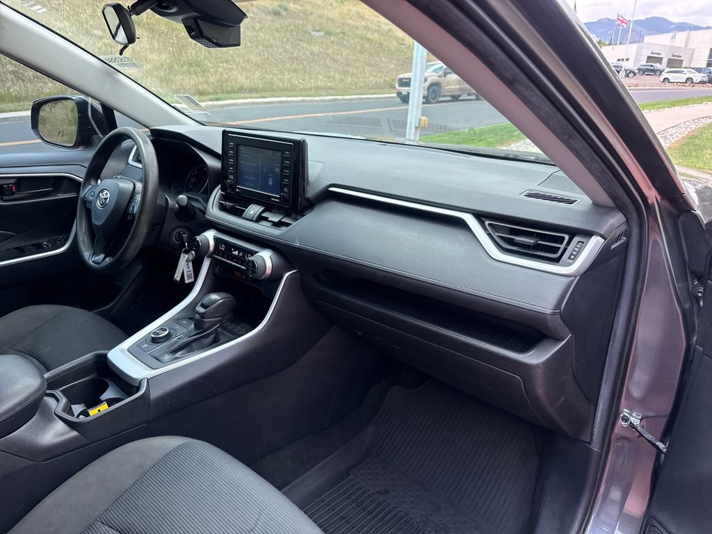 Used 2021 Toyota RAV4 LE AWD/4WD image 32