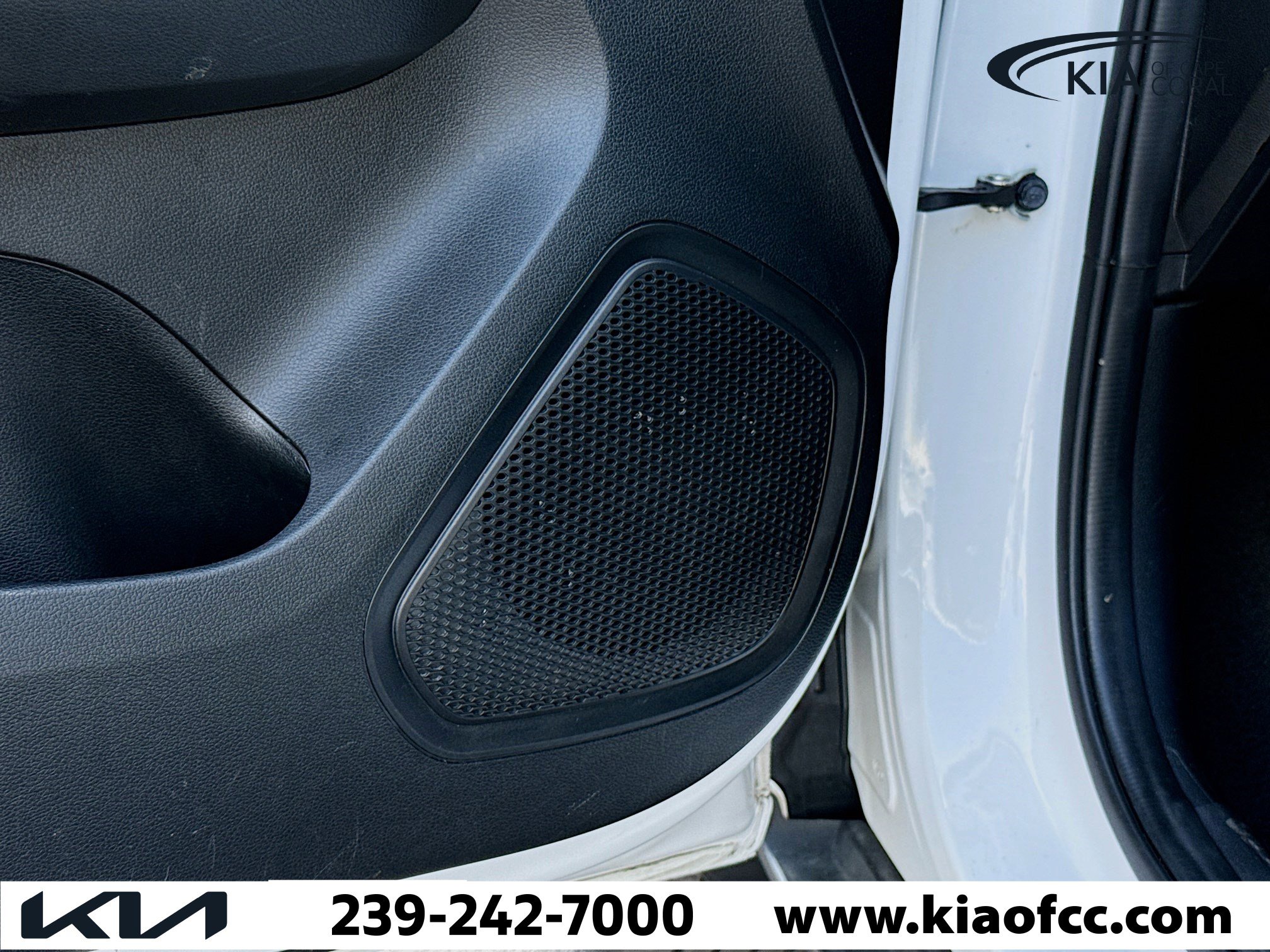 Used 2022 Hyundai Venue SE image 22