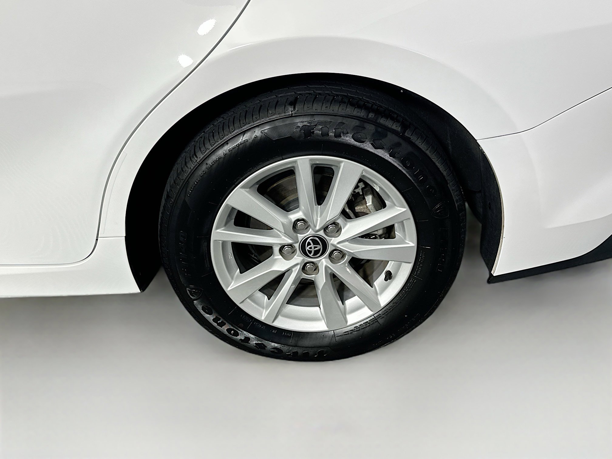 Used 2025 Toyota Camry LE image 11