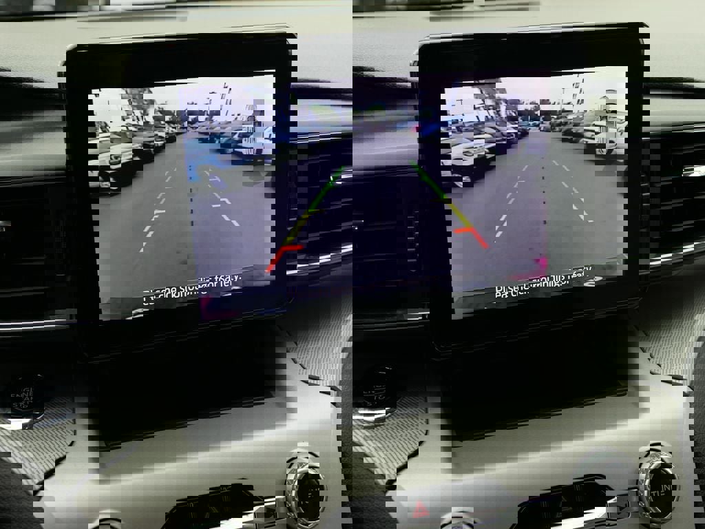 Used 2022 Ford Explorer XLT w/ Equipment Group 202A image 21