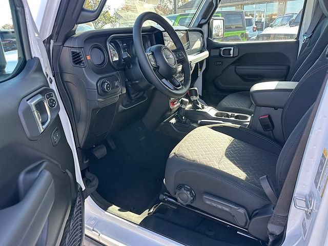 New 2026 Jeep Gladiator Mojave w/ Technology Group AWD/4WD image 13