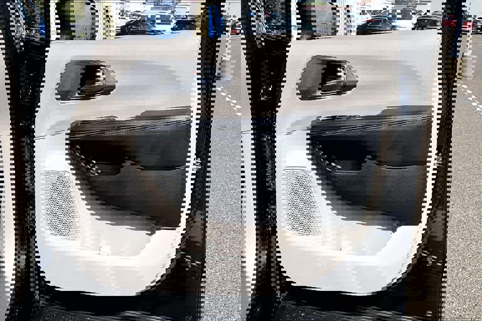 Used 2024 Chrysler Pacifica Touring-L image 22