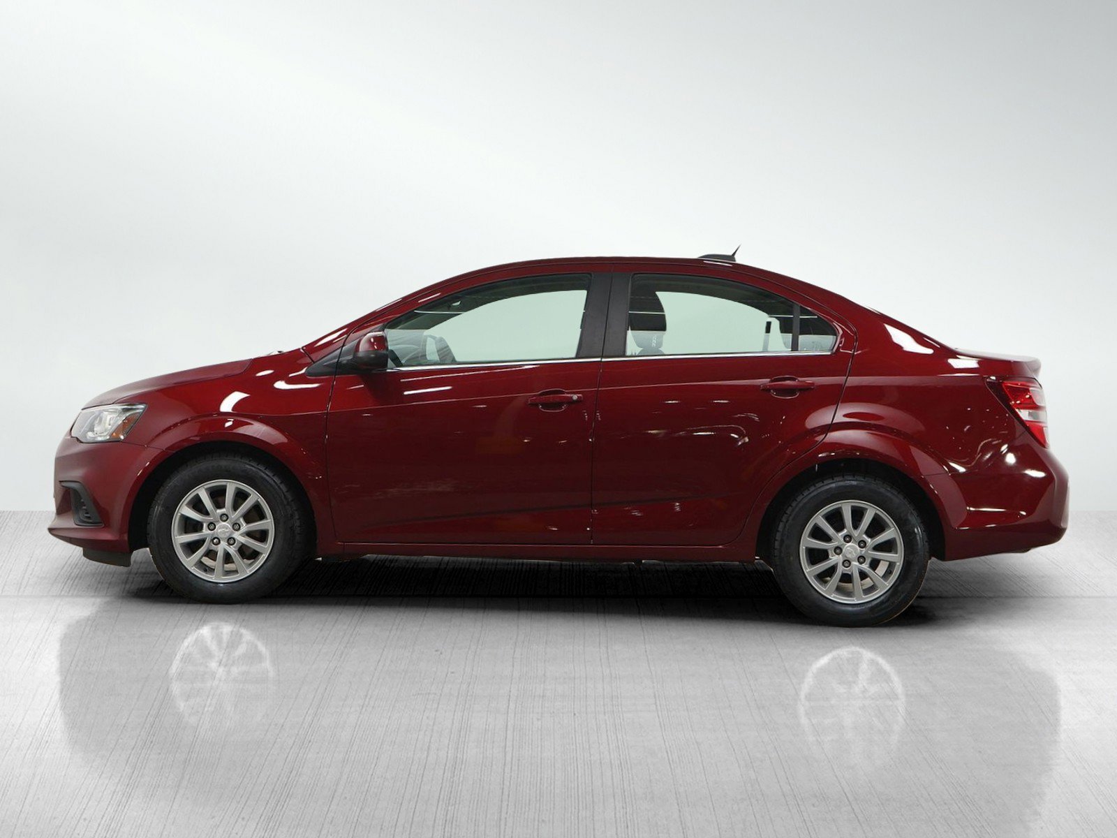 Used 2017 Chevrolet Sonic LT FWD image 2