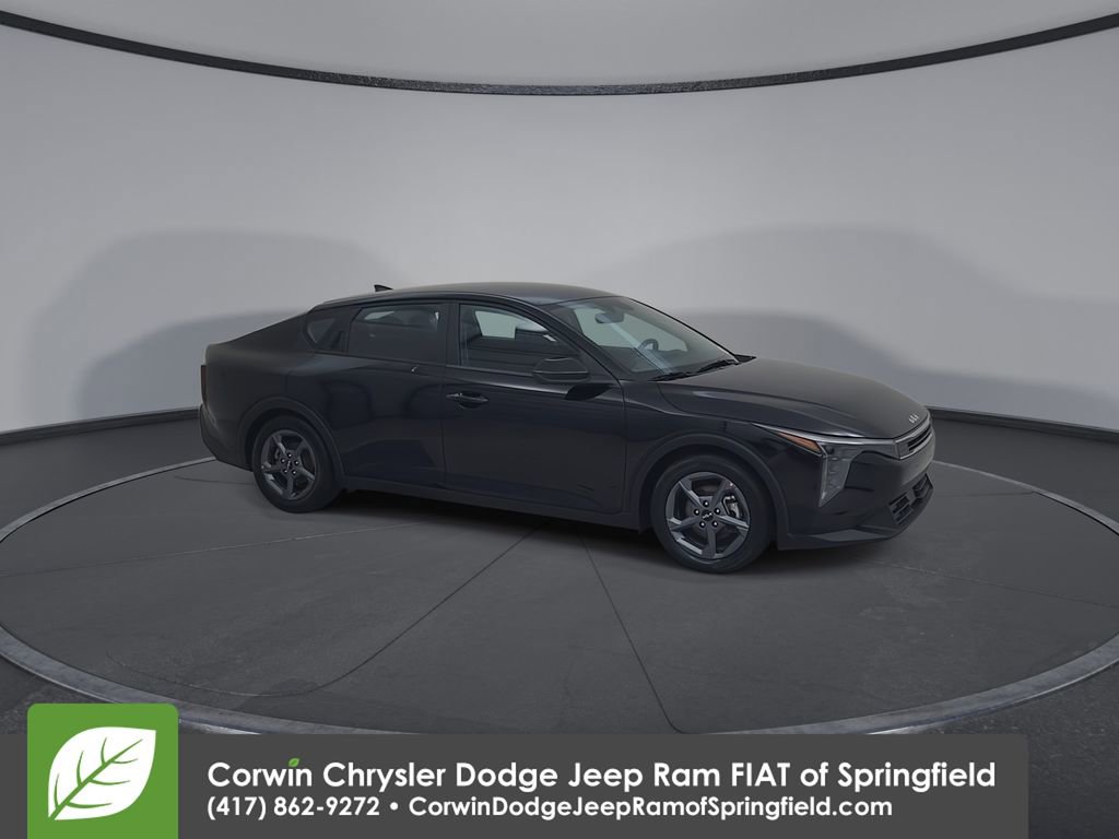 Used 2025 Kia K4 FWD image 2