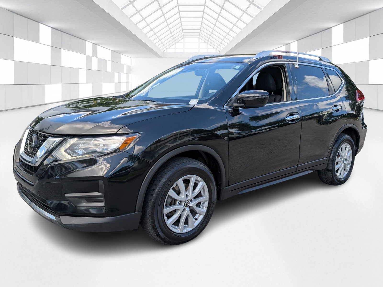 Used 2020 Nissan Rogue SV FWD image 3