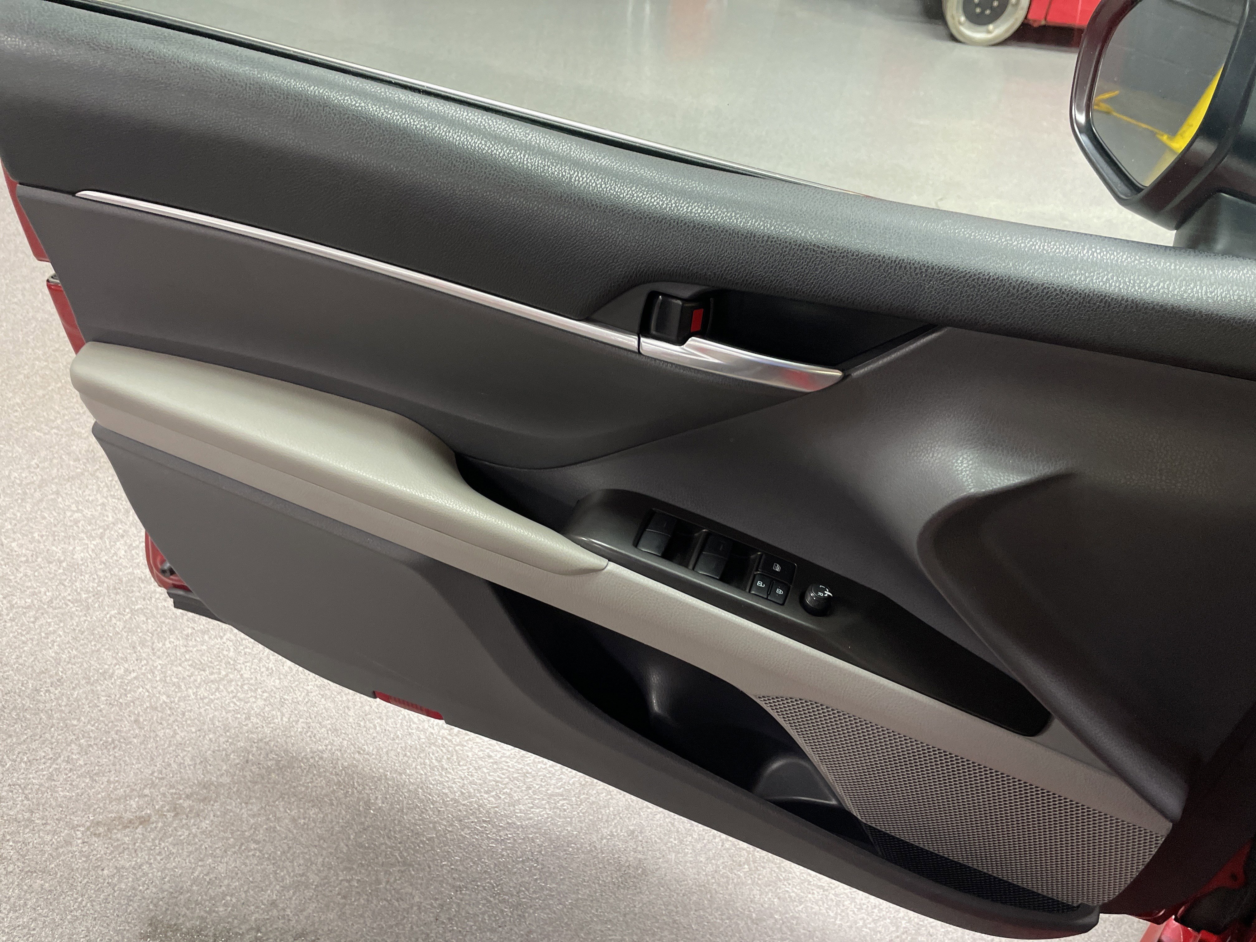 Used 2022 Toyota Camry SE FWD image 14