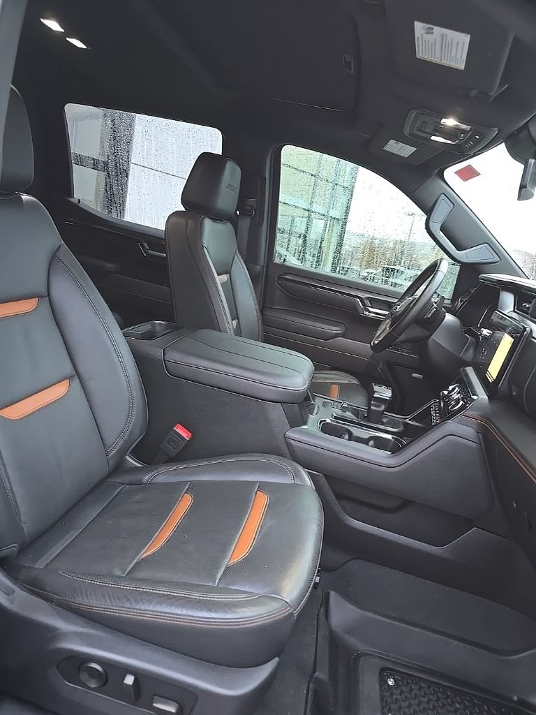 Used 2025 GMC Sierra 1500 AT4 w/ AT4 Premium Package AWD/4WD image 8