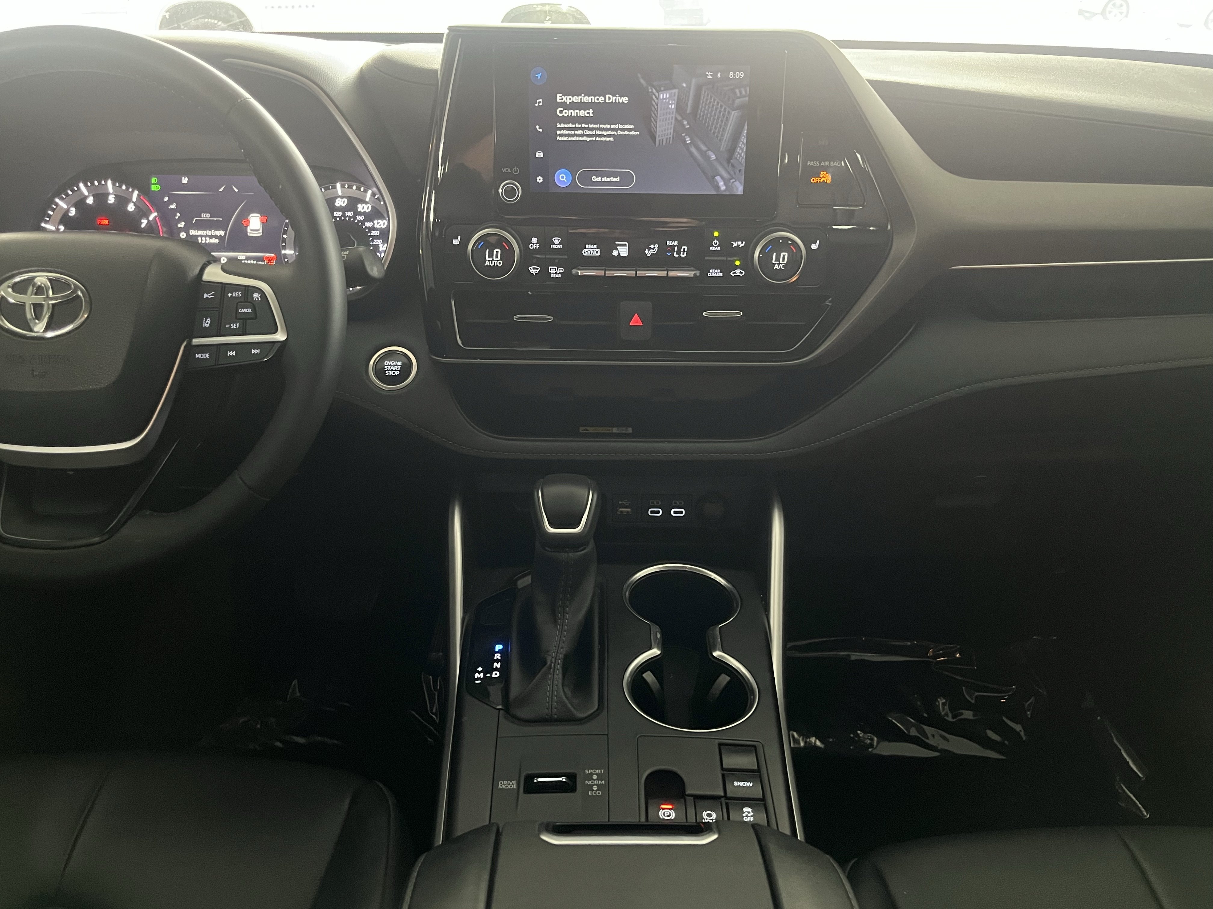 Used 2024 Toyota Highlander XLE FWD image 26