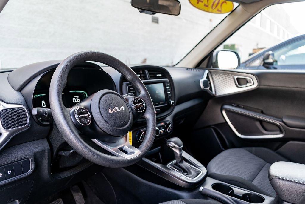 Used 2024 Kia Soul LX w/ Option Group 015 image 18