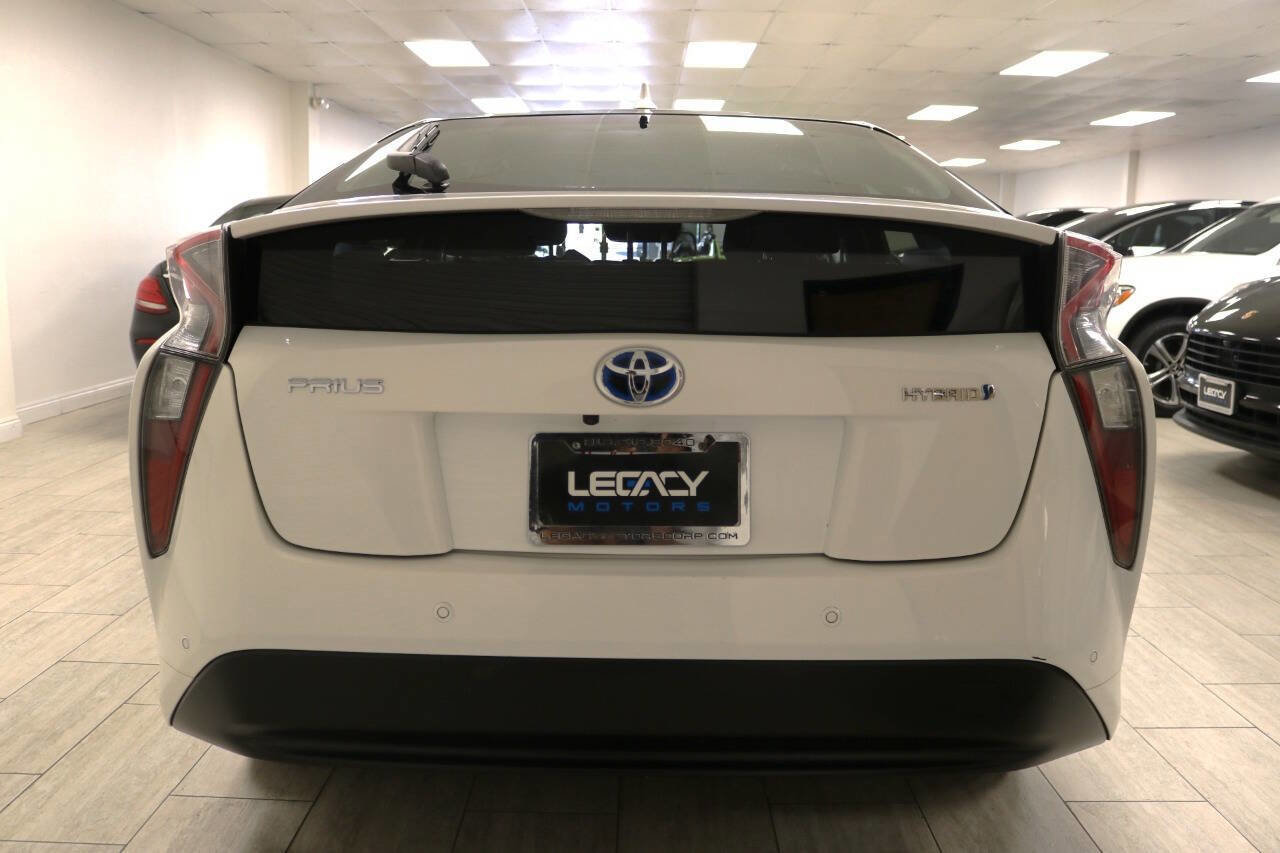 Used 2018 Toyota Prius Three image 7