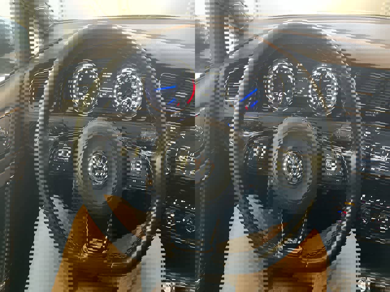 Used 2016 Volkswagen Golf R 4-Door image 14