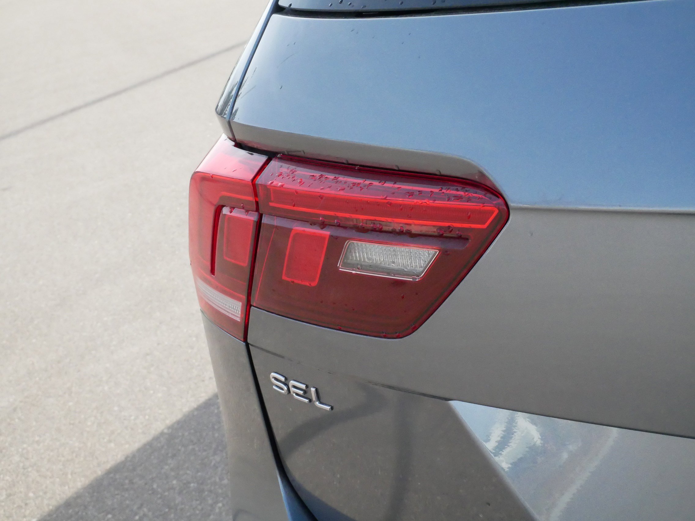 Used 2022 Volkswagen Tiguan SEL R-Line image 17