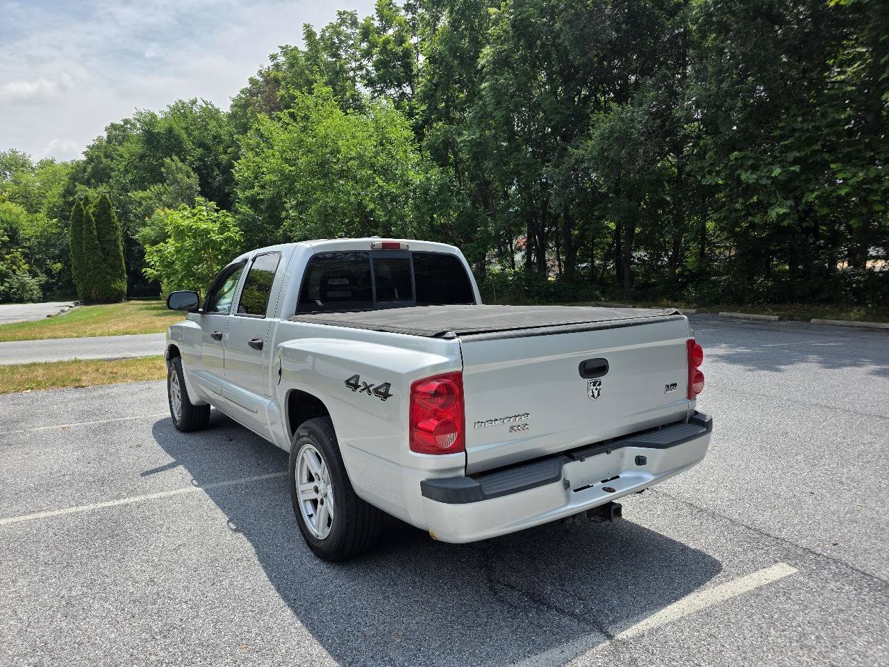 Used 2007 Dodge Dakota SLT w/ Sport Appearance Group AWD/4WD image 4