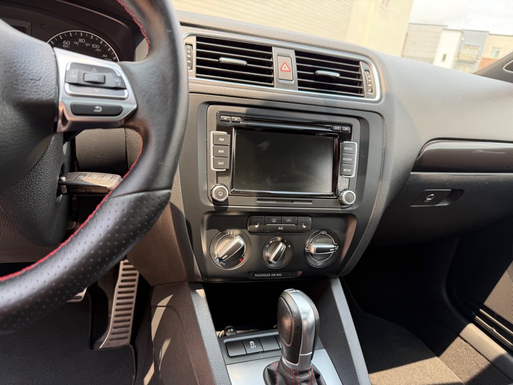 Used 2014 Volkswagen Jetta GLI FWD image 14