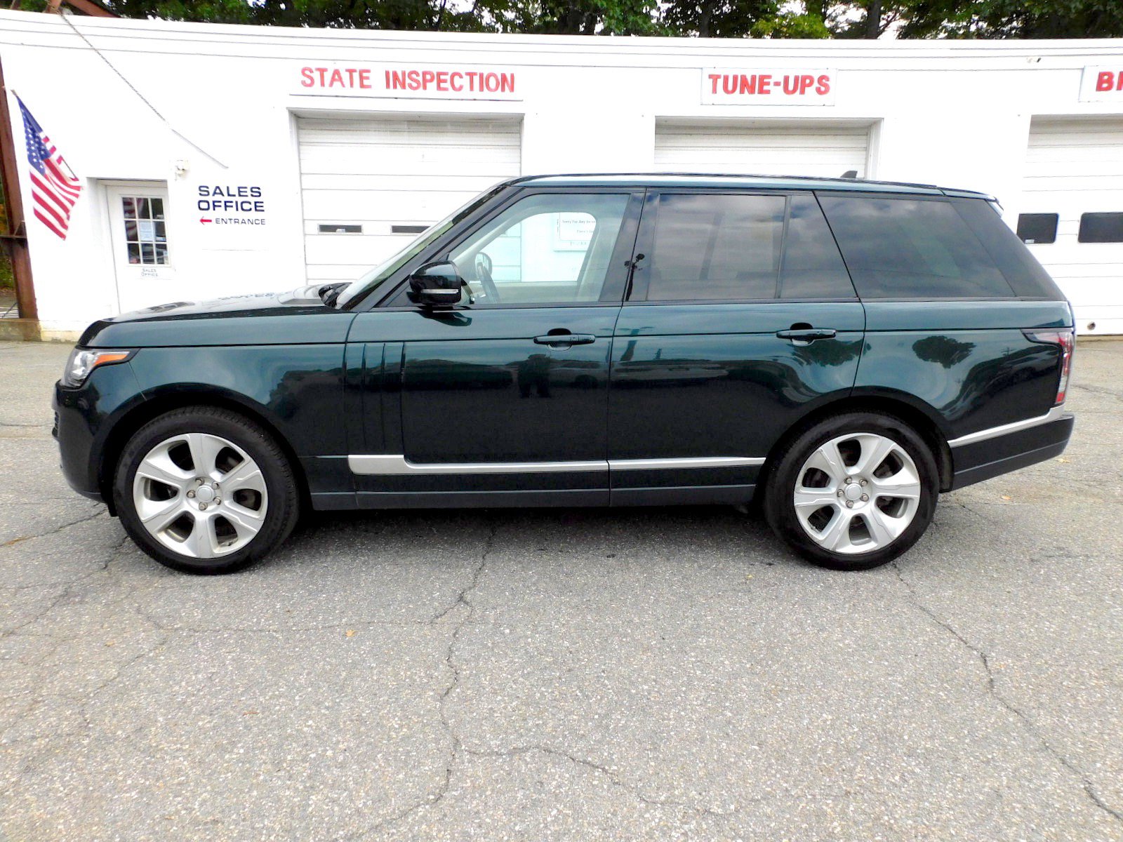 Used 2016 Land Rover Range Rover HSE AWD/4WD image 2
