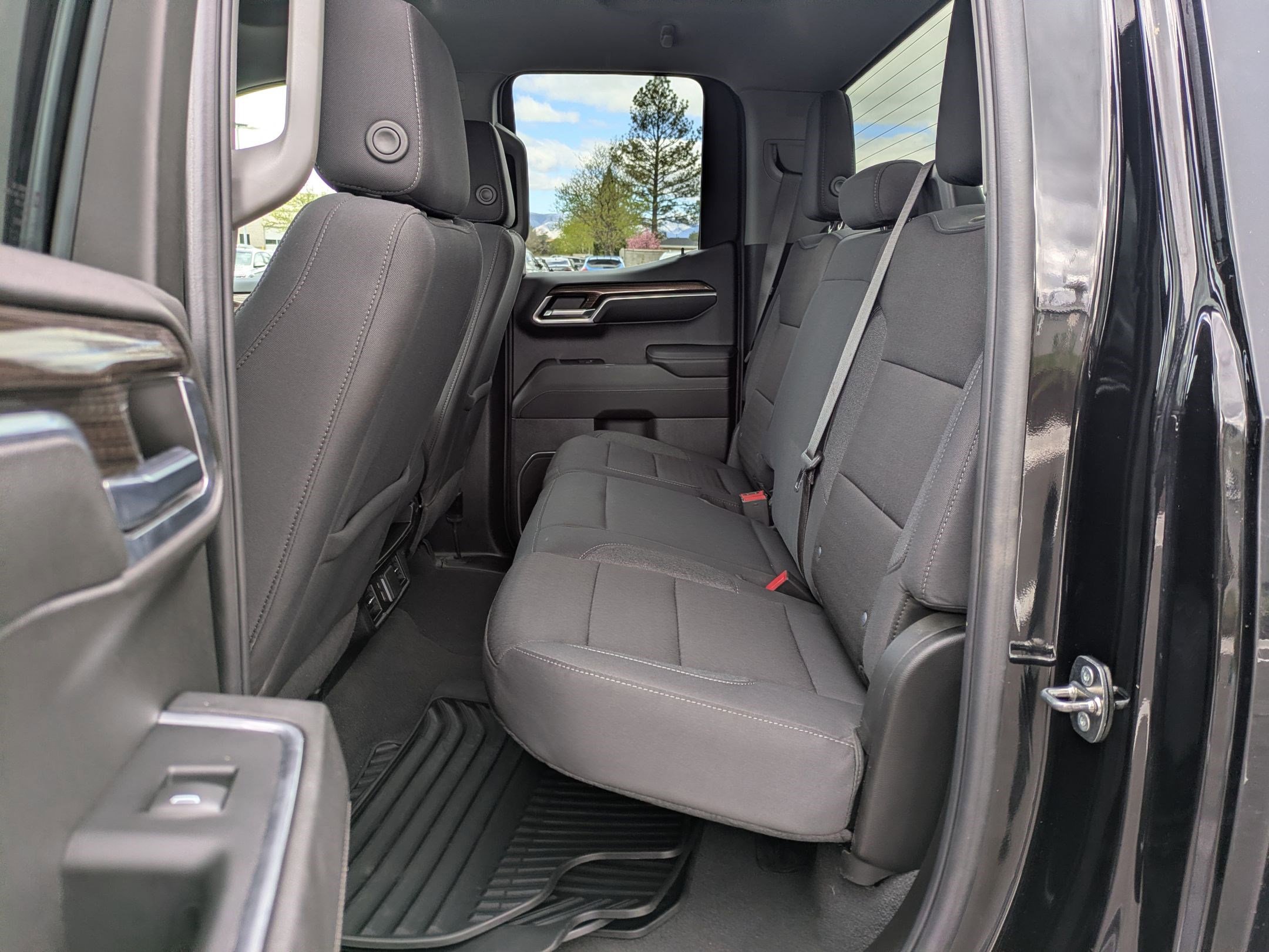 Used 2024 Chevrolet Silverado 1500 LT AWD/4WD image 29