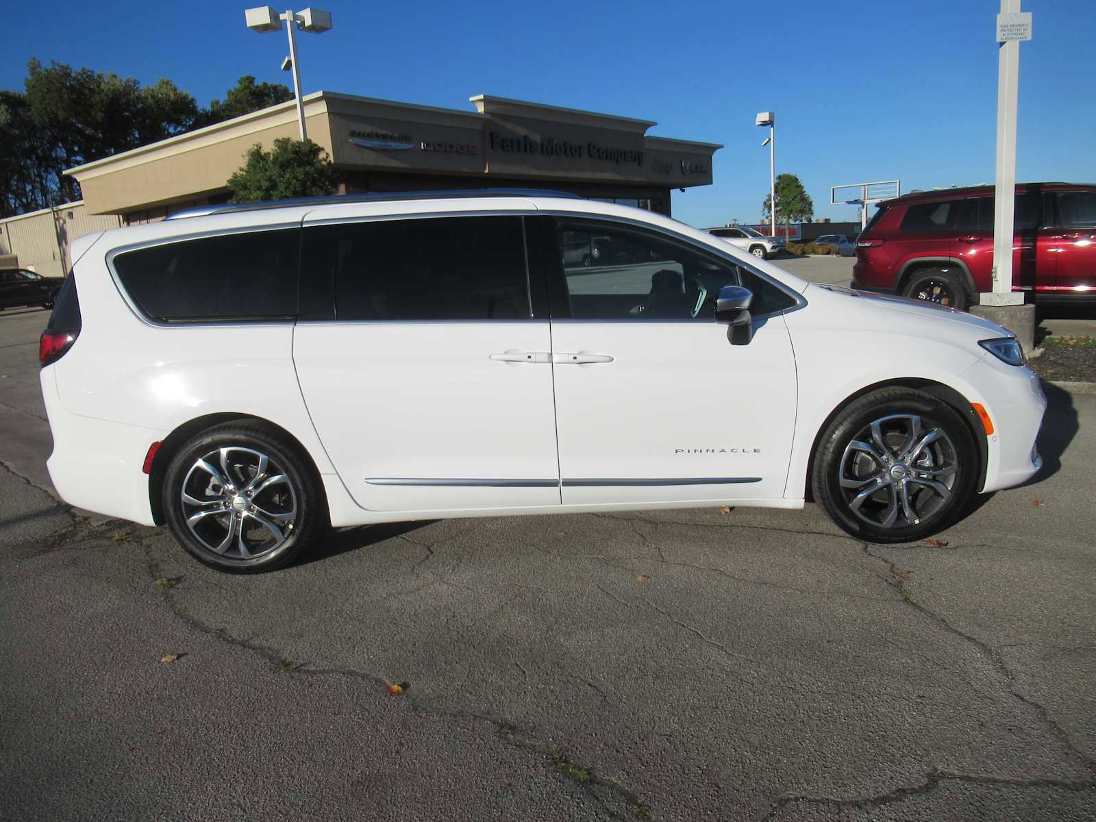New 2026 Chrysler Pacifica Pinnacle image 10