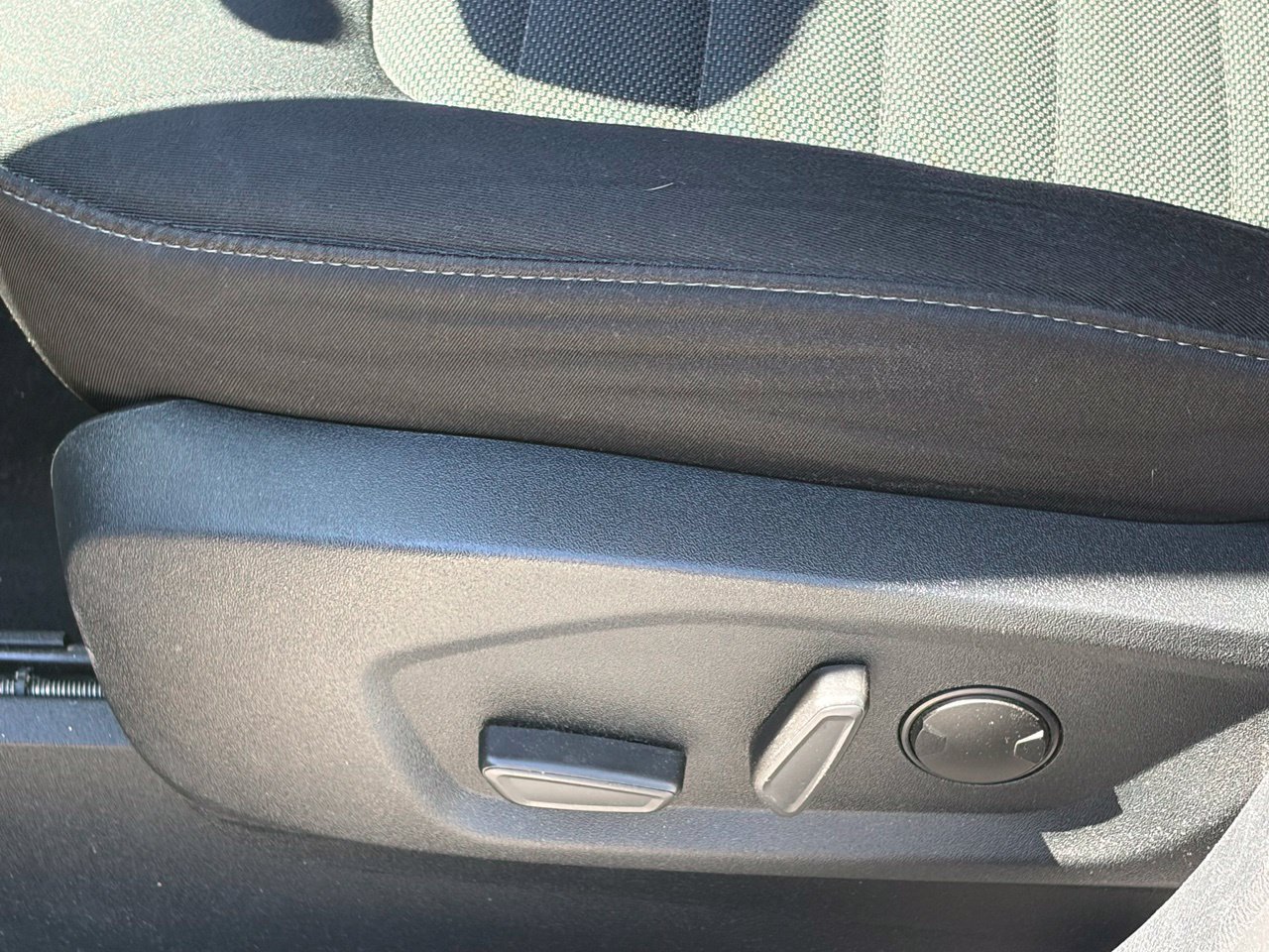 Used 2020 Ford Edge SE FWD image 5