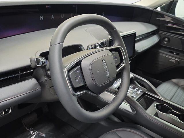 New 2026 Lincoln Nautilus Reserve w/ Jet Appearance Package AWD/4WD image 12