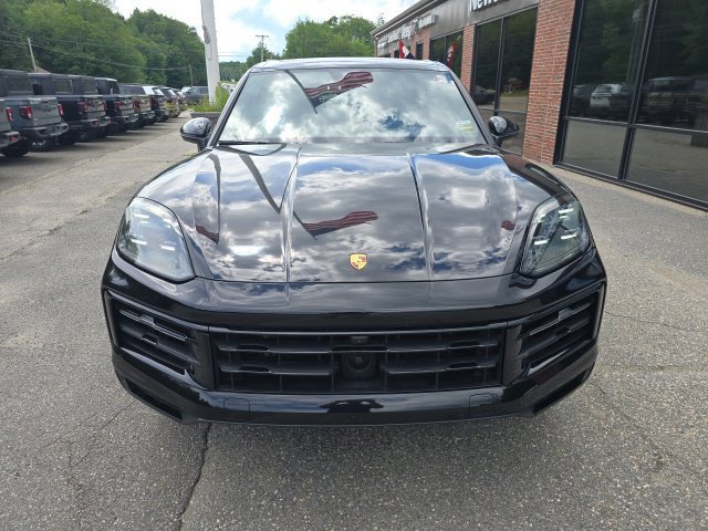 Used 2024 Porsche Cayenne AWD/4WD image 2