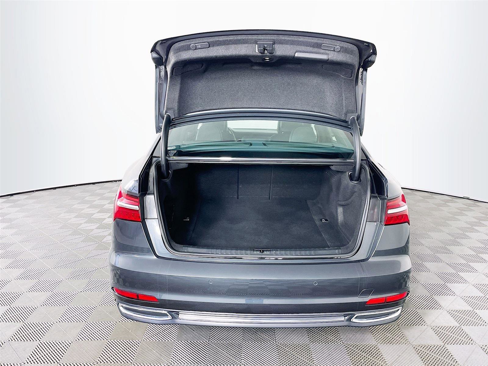 Used 2023 Audi A6 Premium image 30