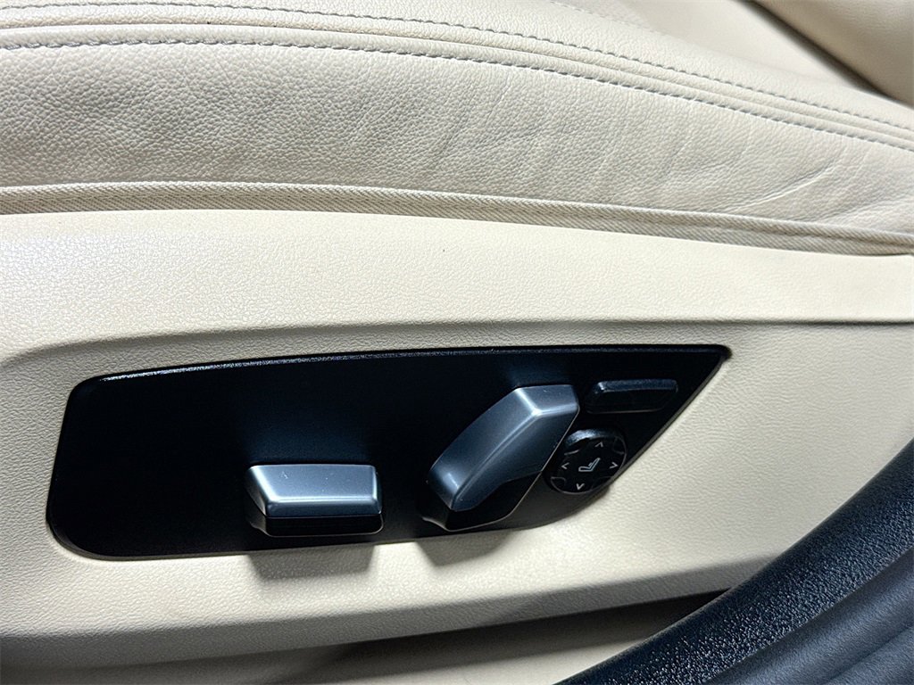 Used 2022 BMW 530i w/ Convenience Package image 24