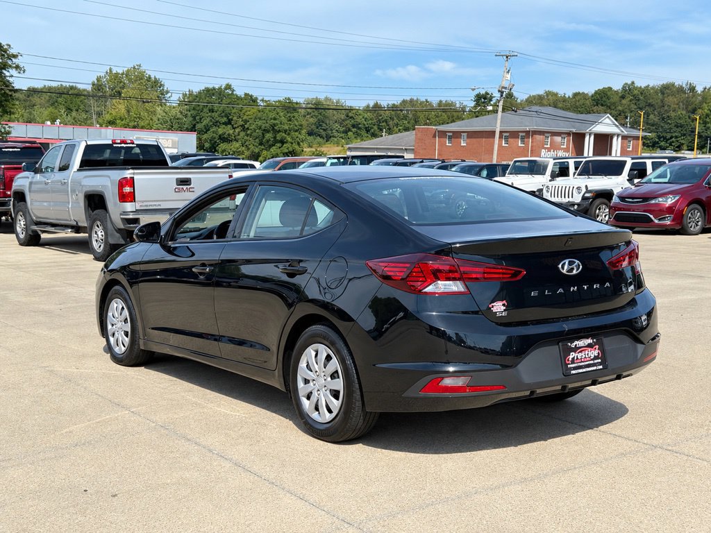 Used 2020 Hyundai Elantra SE w/ Cargo Package (C1) FWD image 4