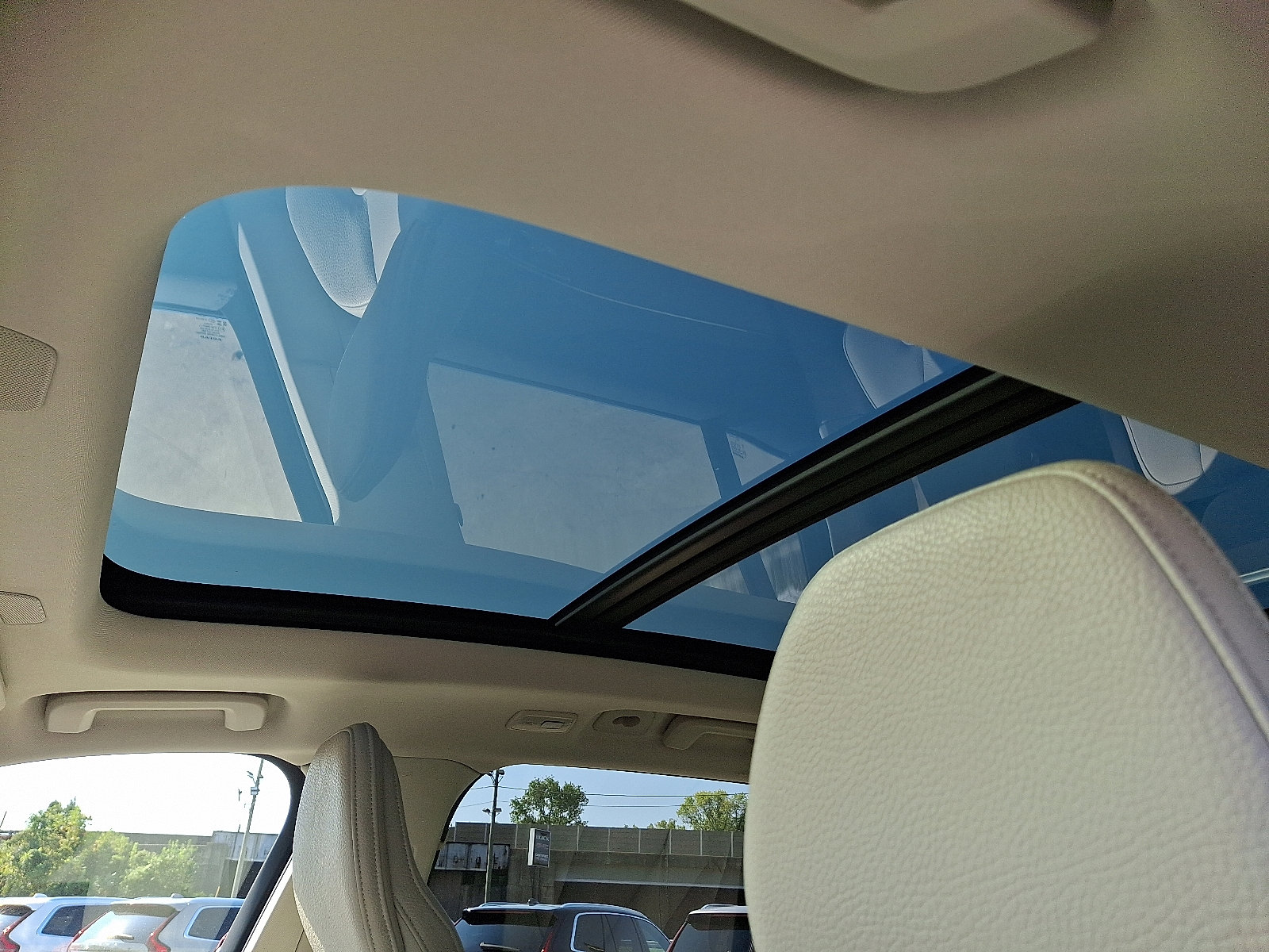 Certified 2024 Volvo XC90 B6 Plus w/ Protection Package image 15