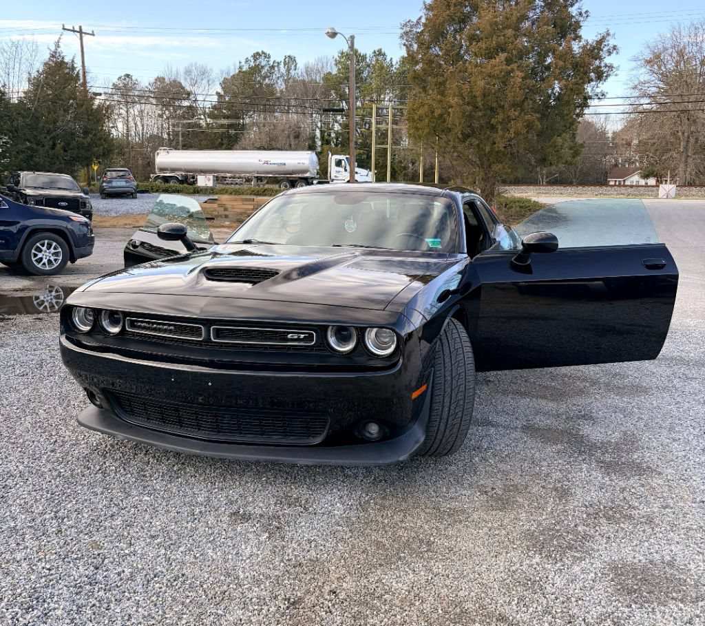 Used 2022 Dodge Challenger GT RWD image 2