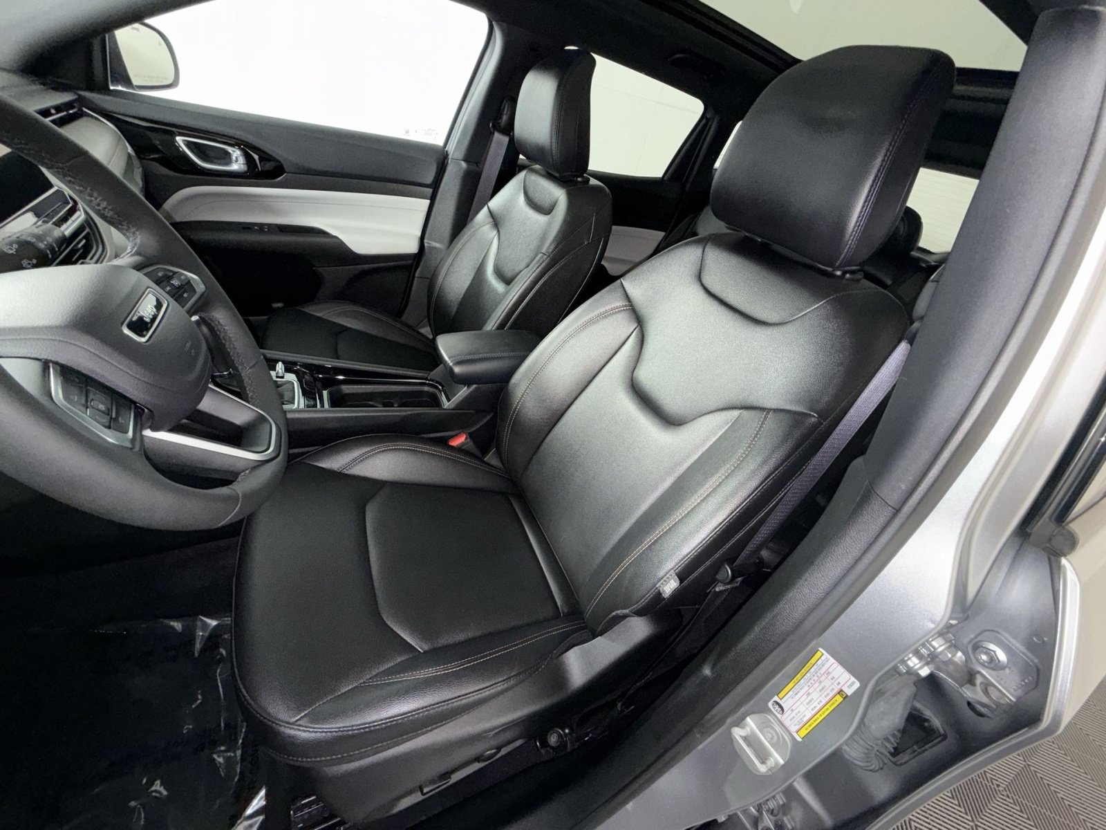 Used 2024 Jeep Compass Limited w/ Sun and Sound Group AWD/4WD image 13