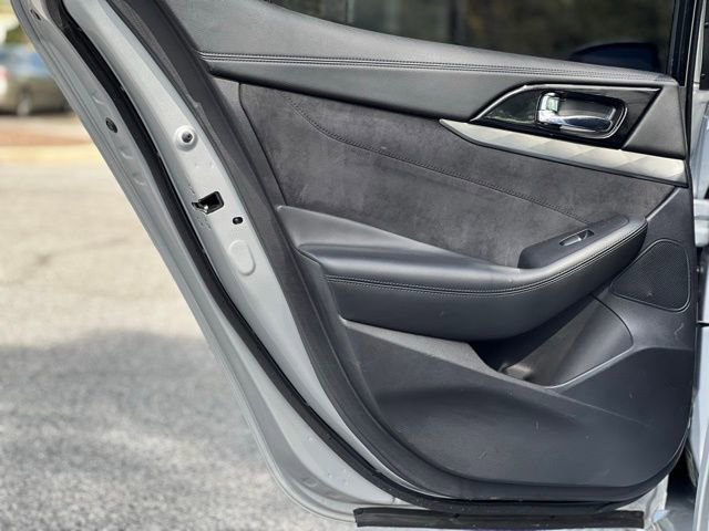 Used 2016 Nissan Maxima SR w/ Interior Lighting Package FWD image 13