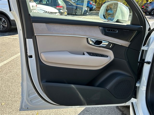 New 2026 Volvo XC90 B6 Ultra image 9