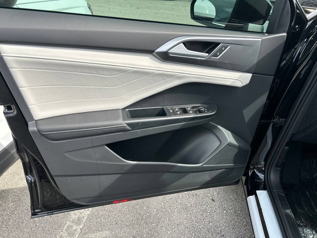 New 2026 Volkswagen Taos SEL AWD/4WD image 17