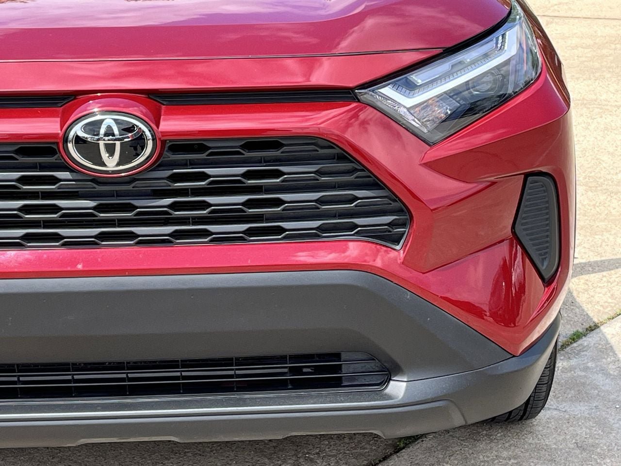 Used 2025 Toyota RAV4 XLE AWD/4WD image 8