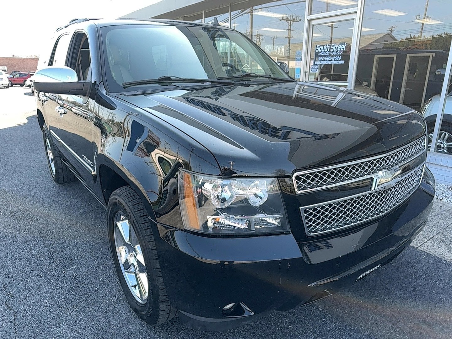 Used 2011 Chevrolet Tahoe LTZ AWD/4WD image 2