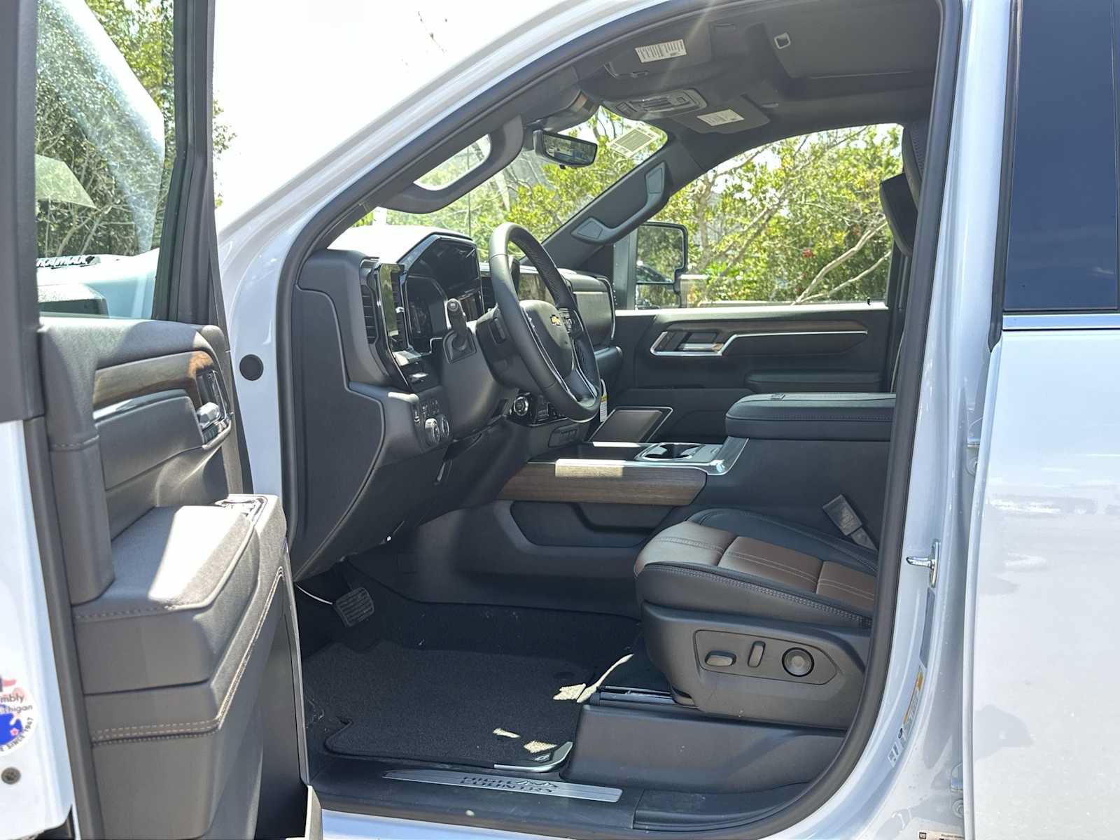 New 2026 Chevrolet Silverado 3500 High Country w/ High Country Premium Package AWD/4WD image 2