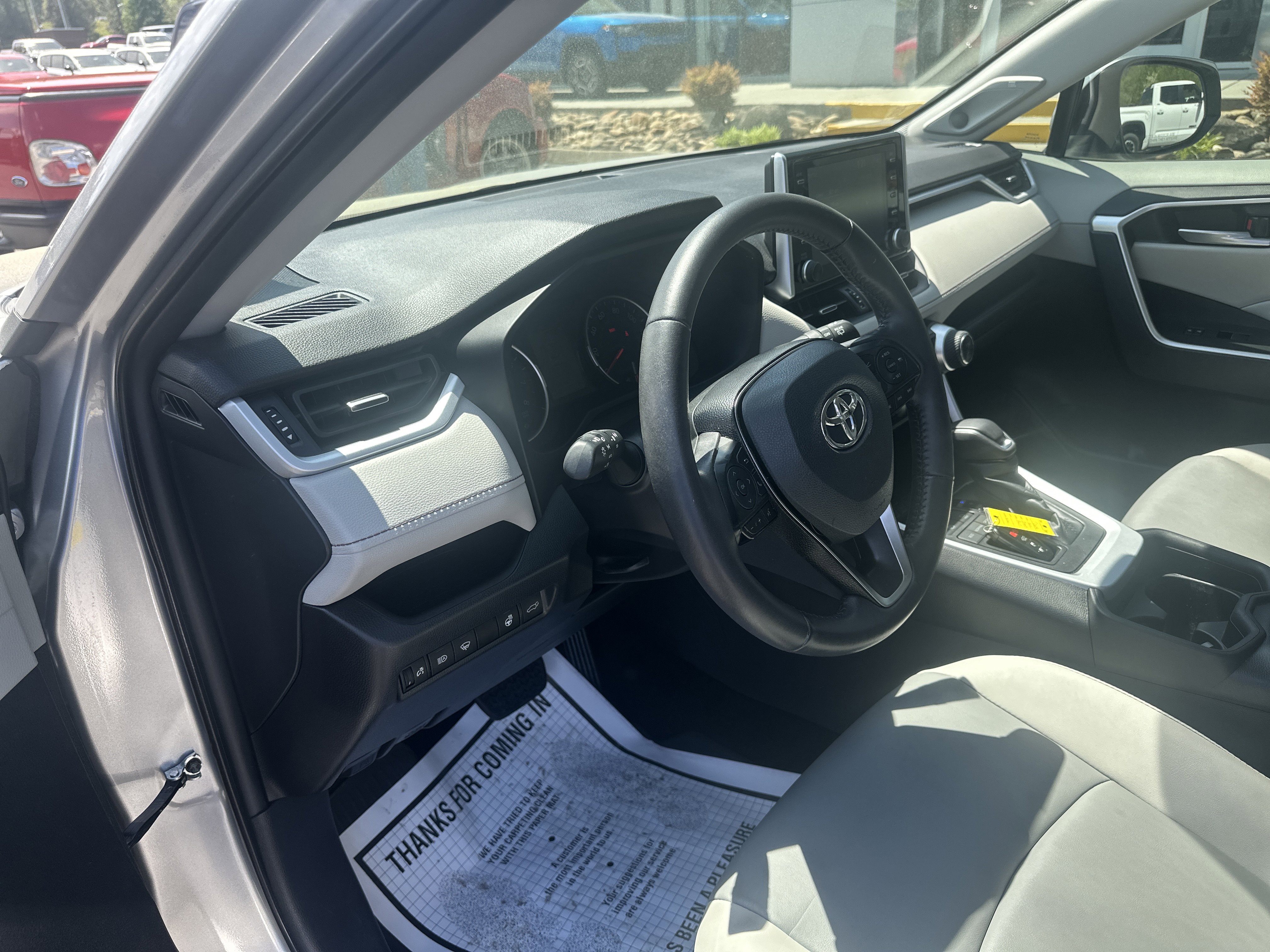 Used 2021 Toyota RAV4 XLE Premium image 15